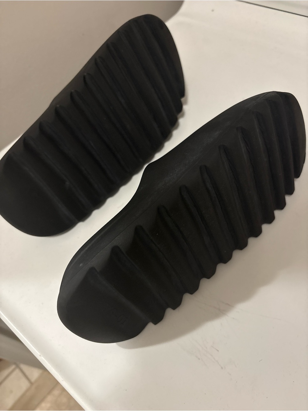 Yeezy slides - Picture 3 of 3